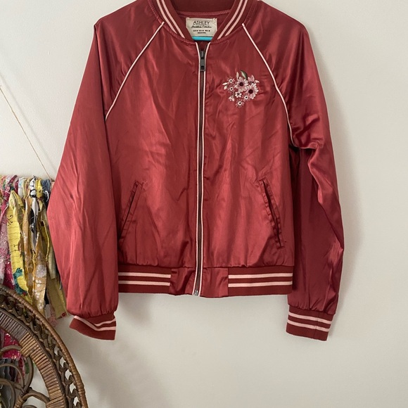 Ashley by 26 international varsity flowers on satin. EUC - Picture 4 of 4